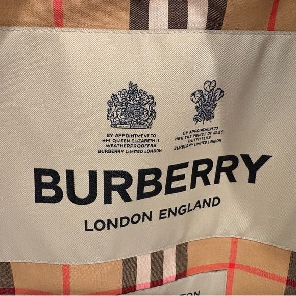 Authentic Burberry Women Beige Trench Coat - size 4 - Picture 3 of 6